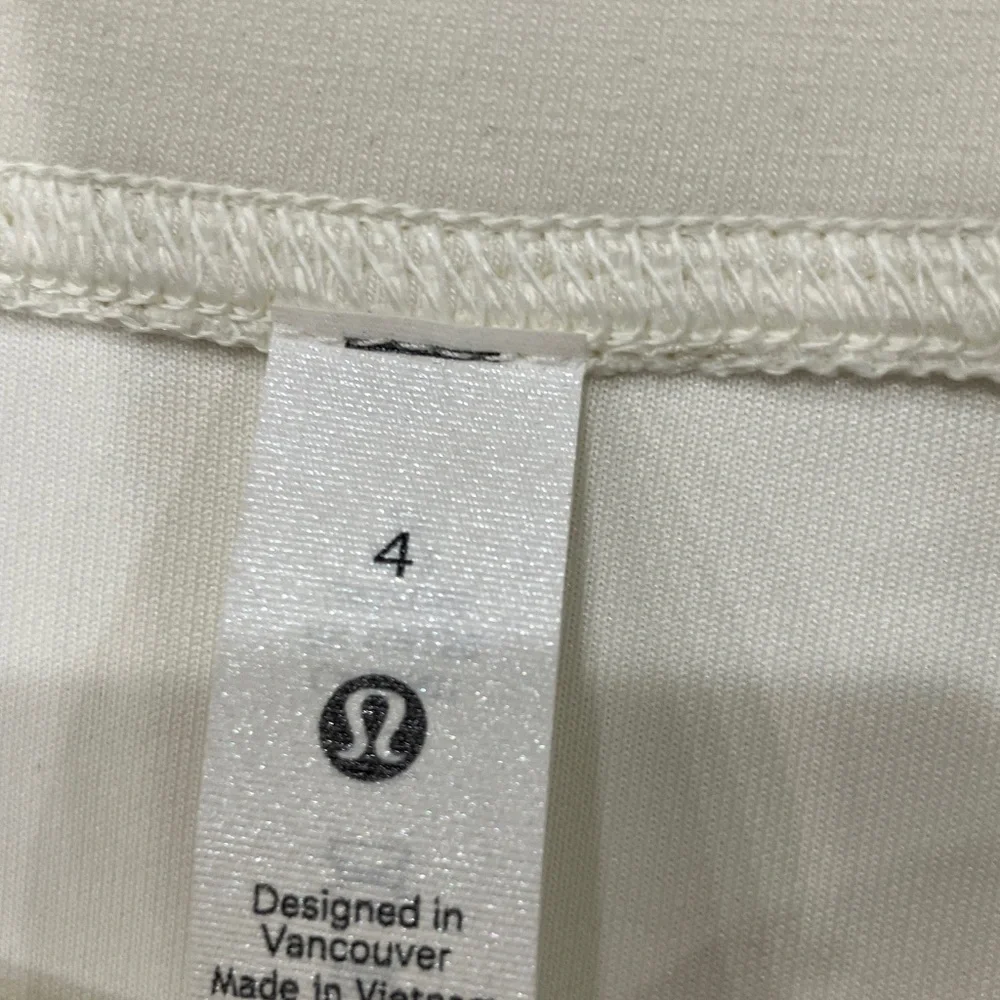 lululemon athletica cropped crew